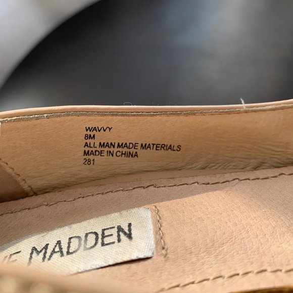 Steve Madden Wavvy Nude Patent Modern Heels - Picture 3 of 10